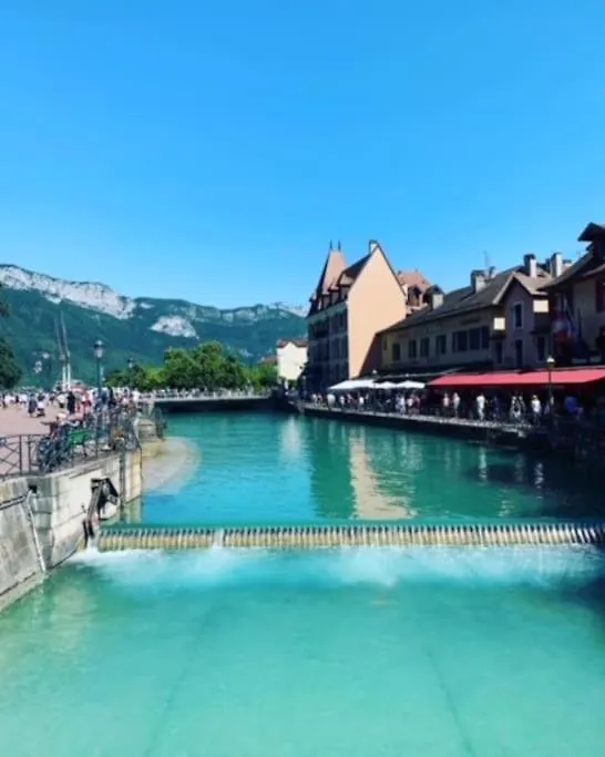 Highly Recommended Apartment Steps From The Lake Annecy
